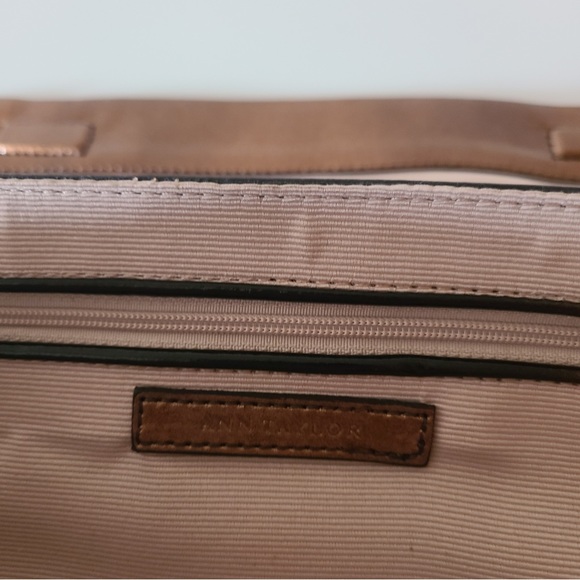 Ann Taylor EUC iridescent BEAUTIFUL clutch - Picture 5 of 6